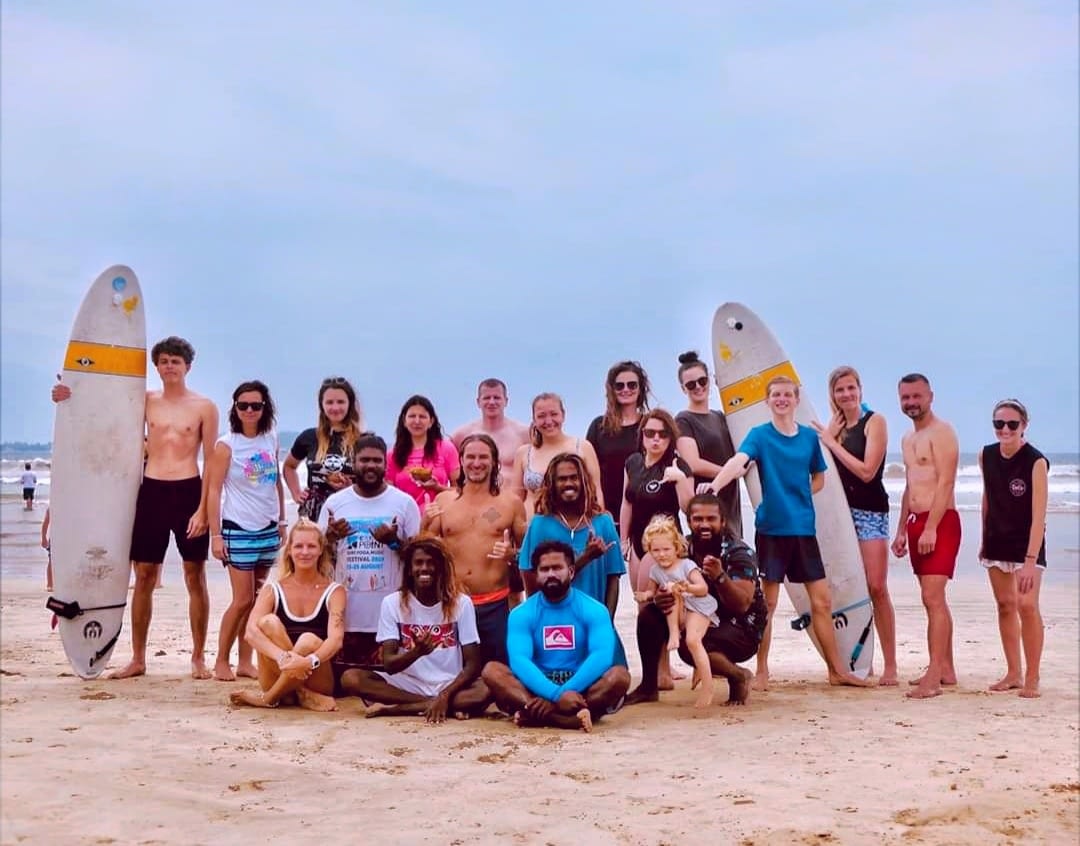 Surfing group Weligama