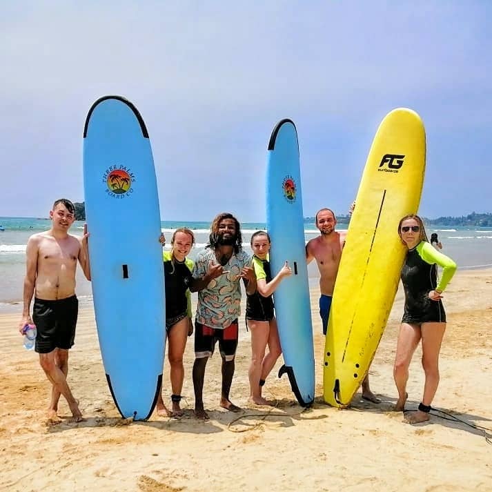 Group surf lessons Weligamasurf